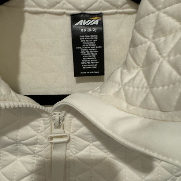 NWT Avia Women's Quilted Jacket With Thumbholes - Picture 6 of 8